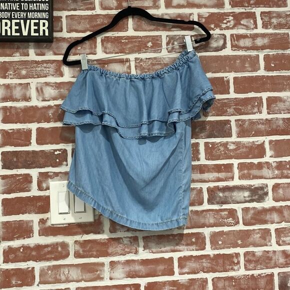 A3 Women's Chelsea28 Tencel Chambray Asymmetrical One Shoulder Ruffled Crop Top - Picture 1 of 8